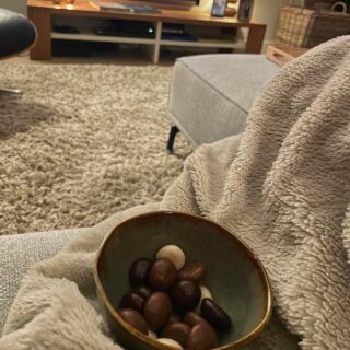 Owww, 26 september en ik ben gezwicht… chocolade pepernoten… ik zag ze 13 augustus voor t eerst in de winkel en ruim een maand later pas voor de bijl gegaan… toch wel netjes tochð³?#chocoladepepernoten #guiltypleasure #zeriepenme #verleiding